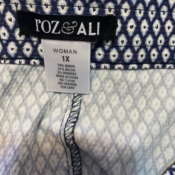 Roz & Ali Diamond cut print Blue/White/Black pencil skirt, size 1X - Picture 3 of 3